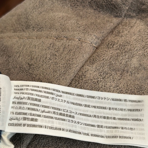 Abercrombie & Fitch - Low Rise Ripped Jean Shorts - Picture 3 of 3